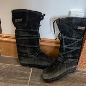 Great winter boots. Steger Mukluks. Black suede moose leather.